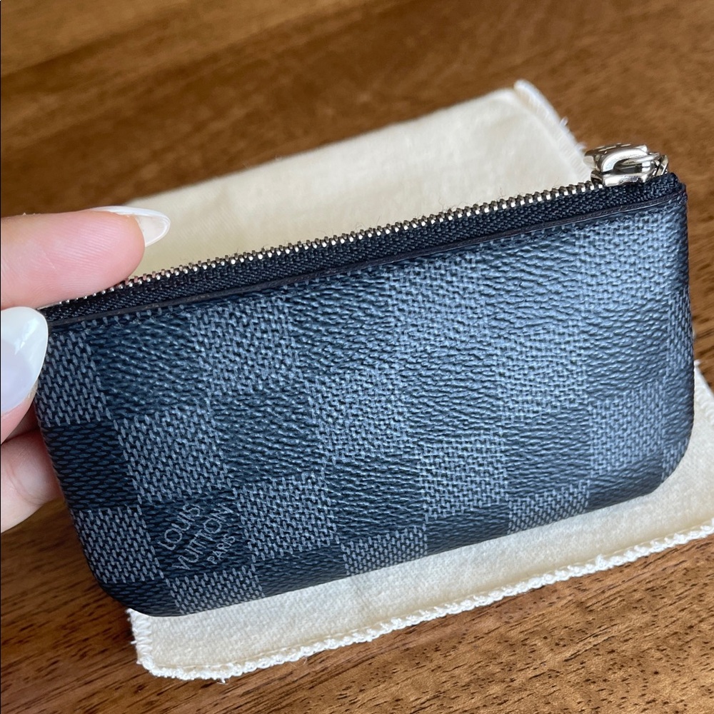 Louis Vuitton Black Damier Graphite Key Pouch - Picture 3 of 15